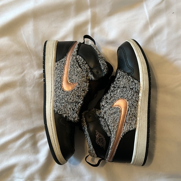 Youth Size 1.5 Nike Jordan 1 High Lace Up Black Gray Pink ๐๐ - Picture 3 of 6